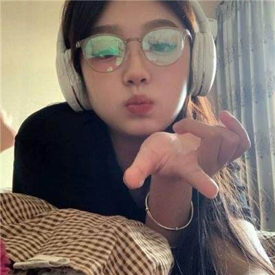 她已身登青云梯